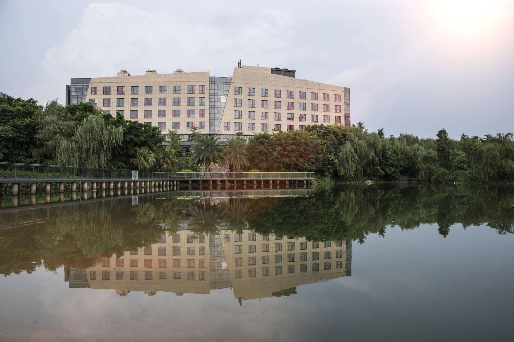 Aloft Dongguan Songshan Lake Екстер'єр фото